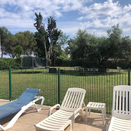 5 Min De La Et Piscine Апартаменты *
